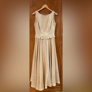 Vintage JS Collections A-line Formal Gold Gown with matching shawl - size 6